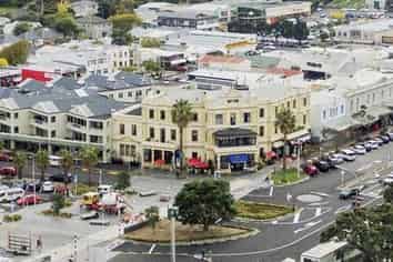 DEVONPORT - RESTAURANT WITH COURTYARD AND SHOP