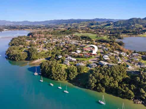 12 Giles Way, Tanners Point