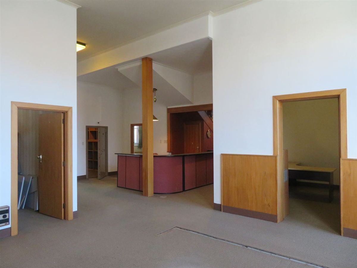 Main Street Location - Three Options Available - Mehr