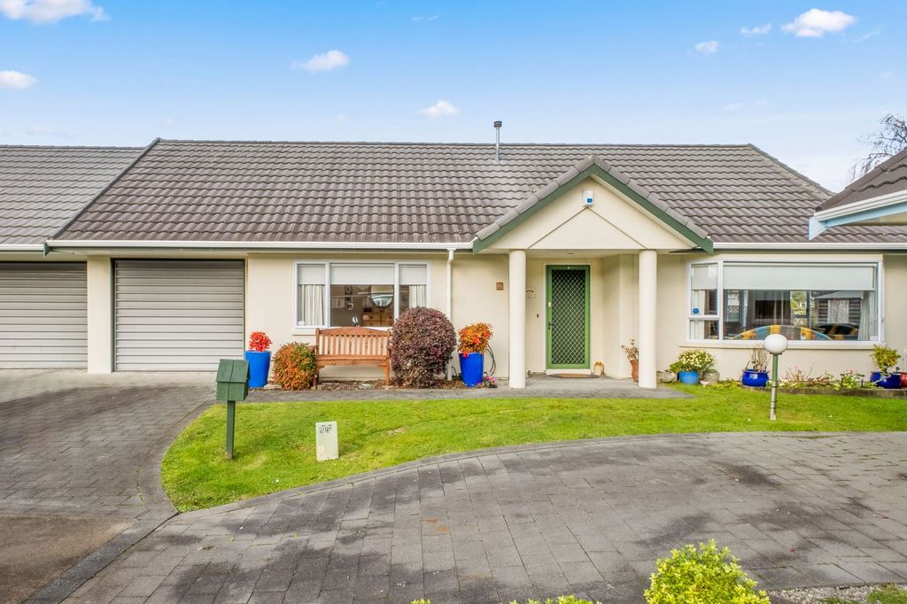 Property value 2 Millwood Place, Silverstream realestate.co.nz