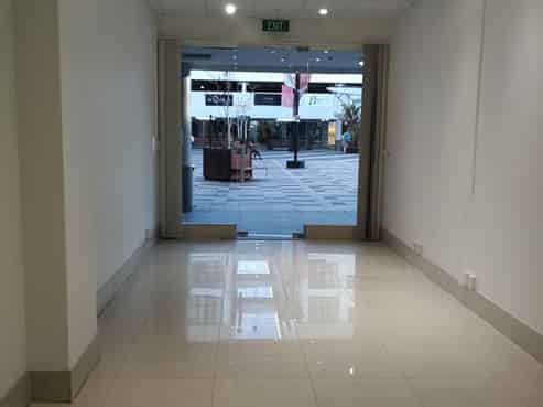 Tidy unit on Remuera Road for lease 