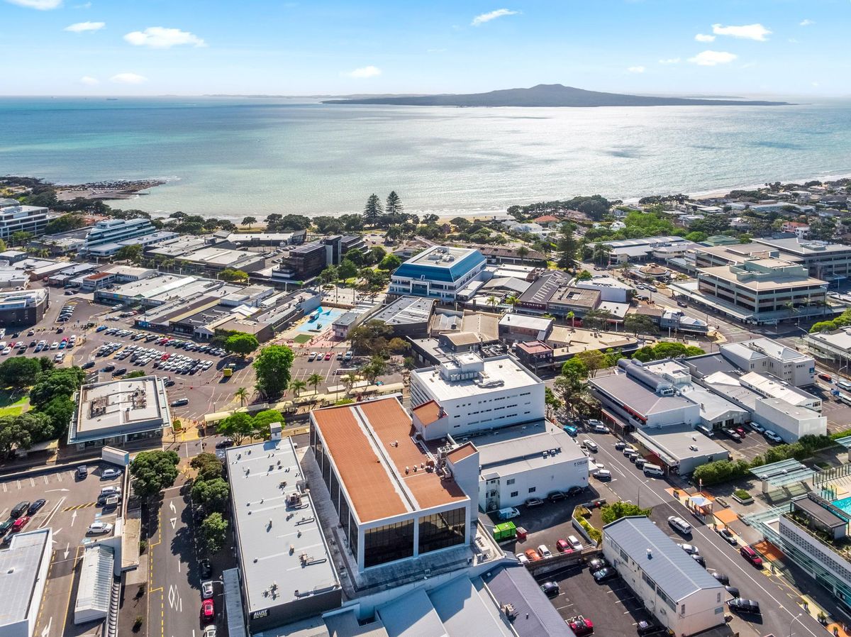 Takapuna Lake Road Office with View - Vista 5