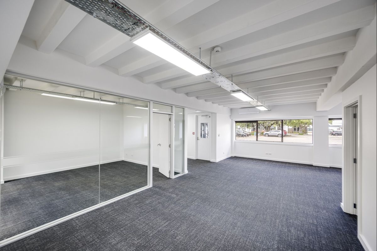 Ground floor office on Vautier Street – pohled 5