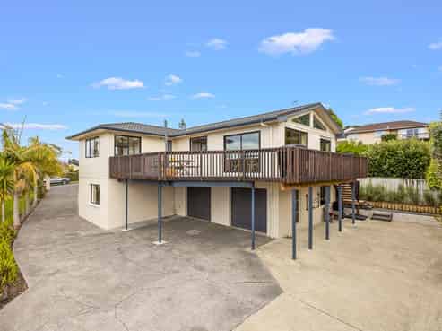 136 Weatherly Road, Torbay