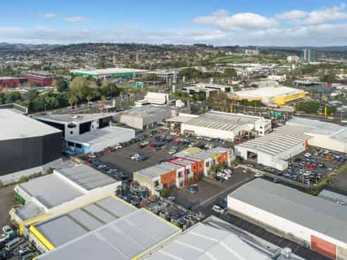 Split risk opportunity in central Manukau