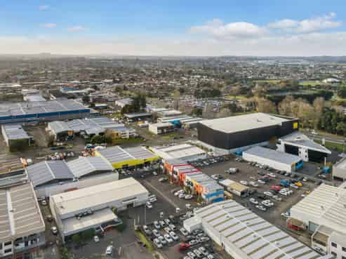 Split risk opportunity in central Manukau