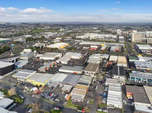 Split risk opportunity in central Manukau