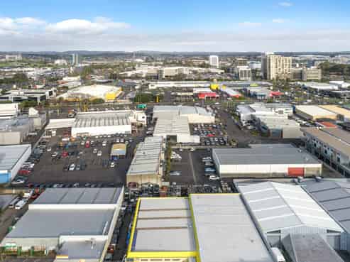 Split risk opportunity in central Manukau