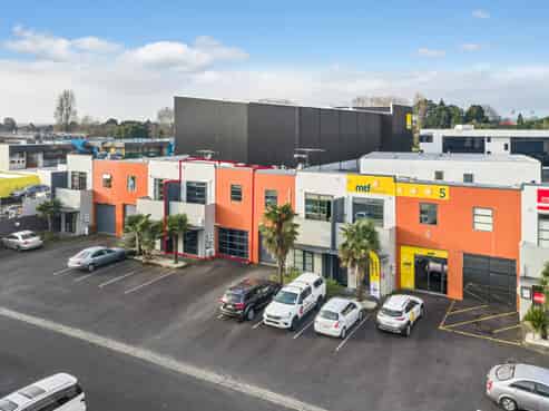 Split risk opportunity in central Manukau