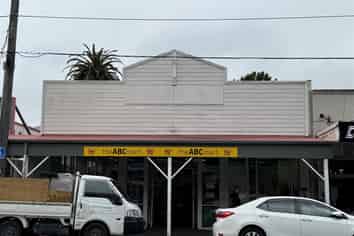The Centre of Newtown Shops