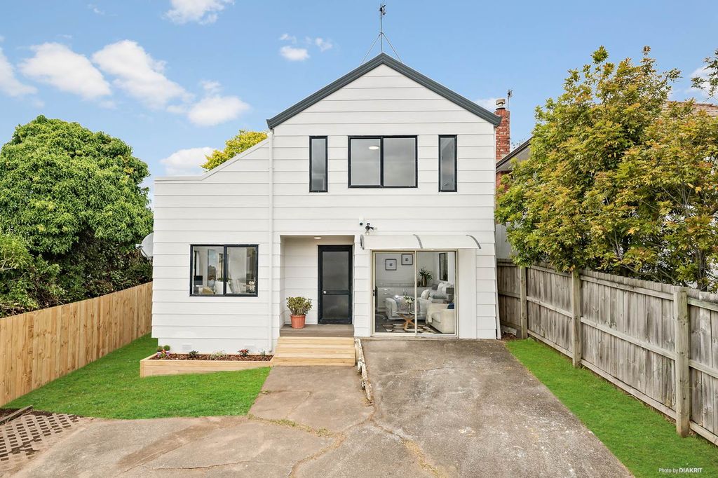 Property value 2/523 Glenfield Road, Glenfield realestate.co.nz