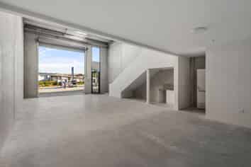Stunning End Unit - 185sqm