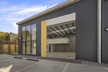 Stunning End Unit - 185sqm