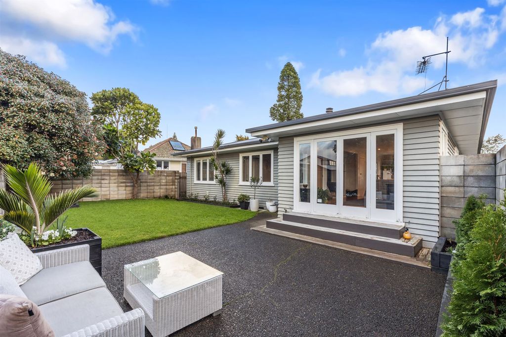 Sold 27 Landview Road, Parkvale realestate.co.nz