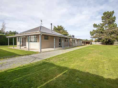 2309 Main South Road, Burnham