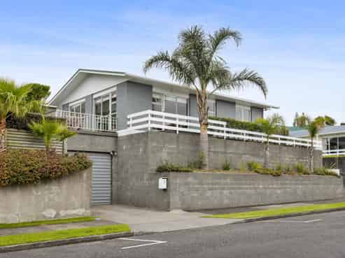 1/246 Courtenay Street, Strandon