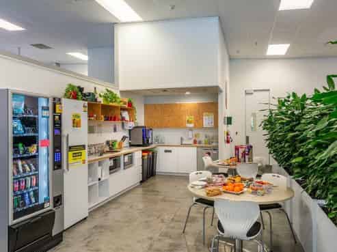 PRIME POSITION, UNIQUE OFFICE!
