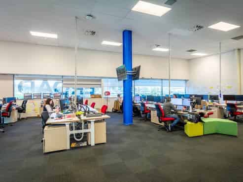 PRIME POSITION, UNIQUE OFFICE!
