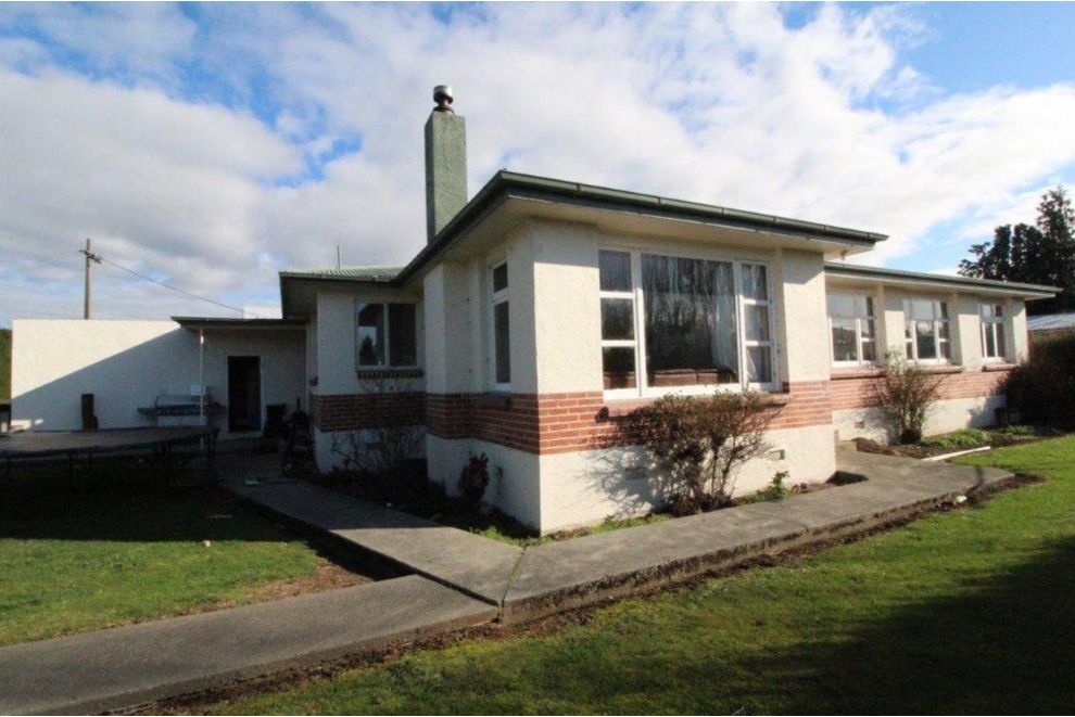 4 Holmes Street, Mossburn, Southland For Sale realestate.co.nz