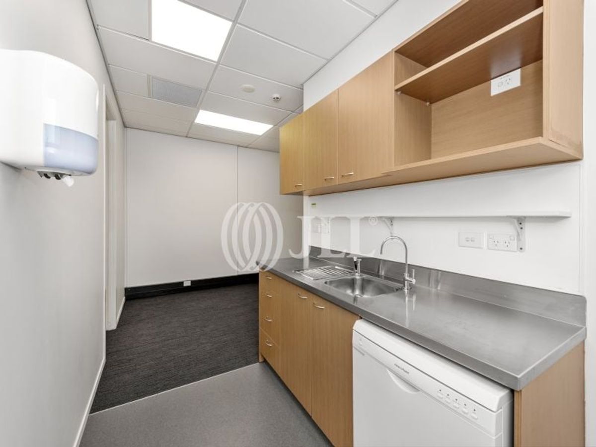 Recently Refurbished Highbrook Office - Ansicht 3