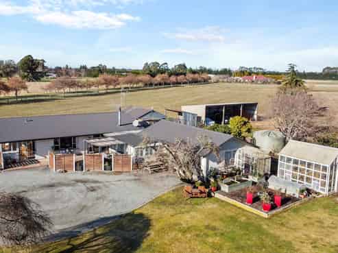 39 Lynch Road, Levels