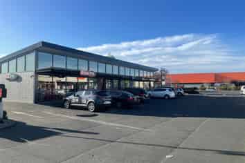 Premises in Prime Andersons Bay Road Location