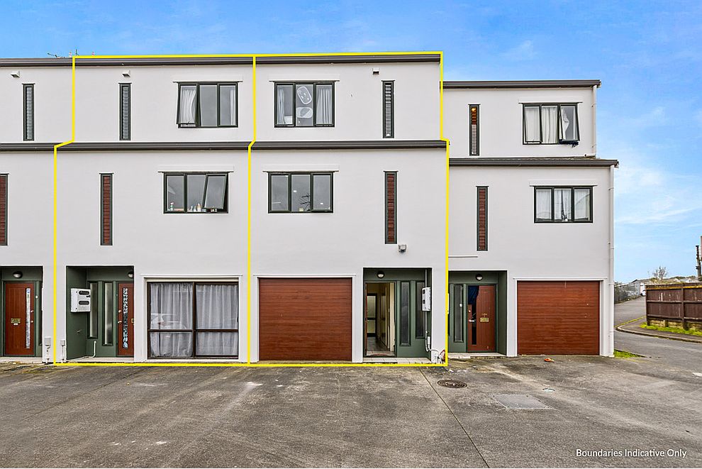 2/12 Ambrico Place, New Lynn, Waitakere City, Auckland, 0600 For Sale