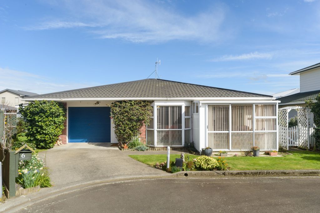 Property value 6 Camellia Court, Palmerston North Central