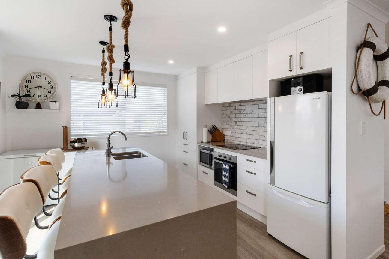 Modern, Private And Well Located - Vista 4