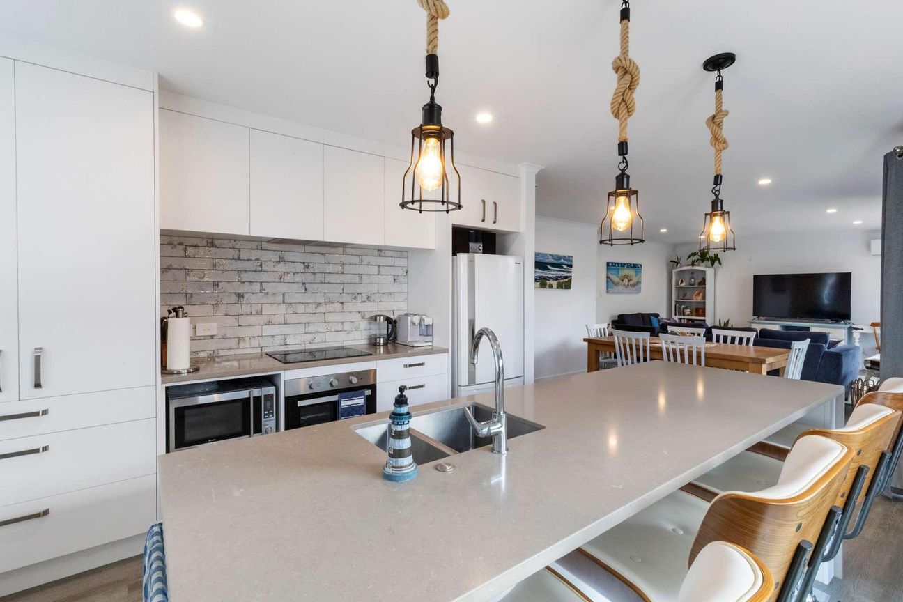Modern, Private And Well Located - Vista 2