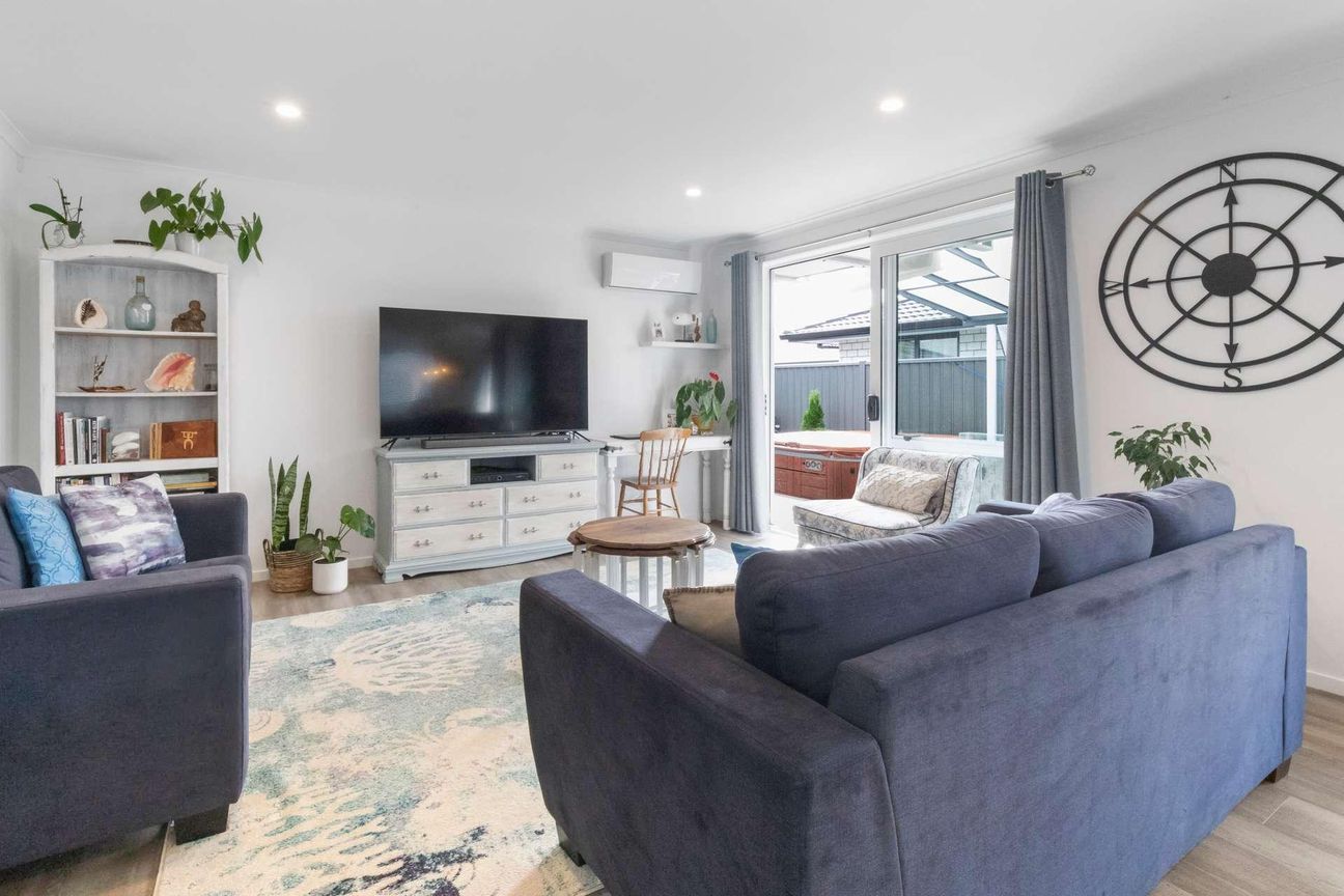 Modern, Private And Well Located - Vista 6