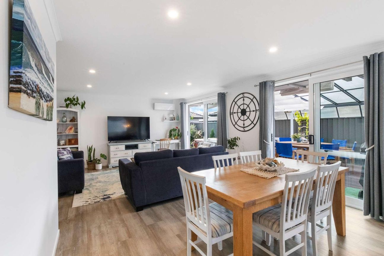 Modern, Private And Well Located - Vista 5