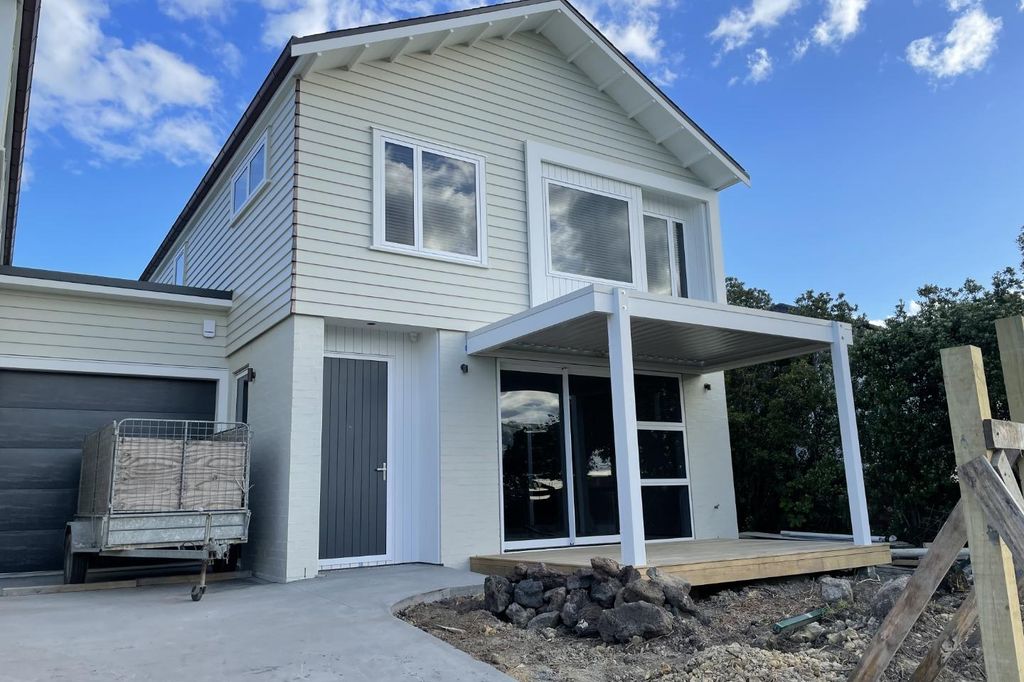 Property value 27 Montgomery Avenue, Rothesay Bay realestate.co.nz