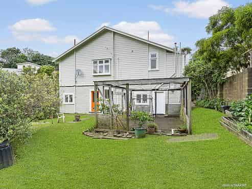 2/16 Balfour Street, Mornington