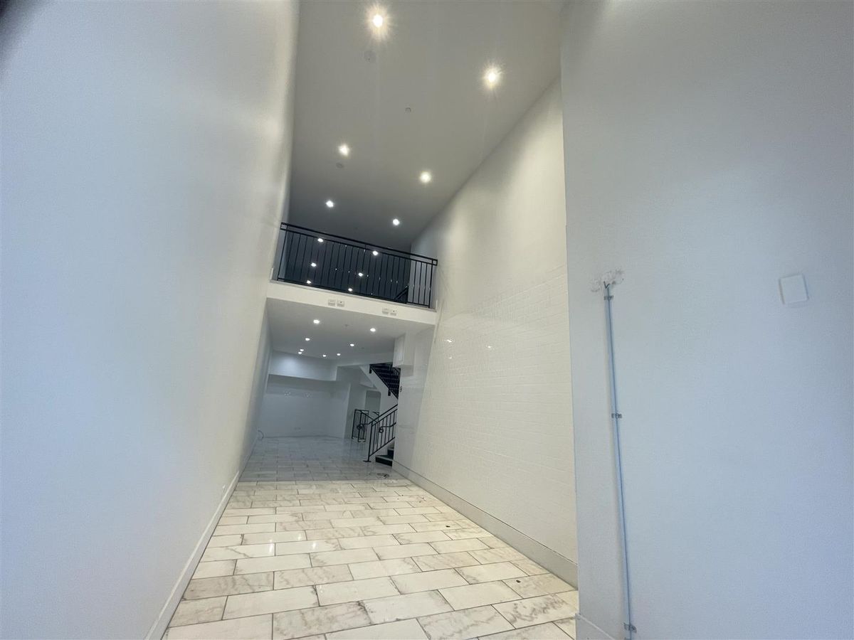 CBRE - Queen St Value Retail – pohled 2