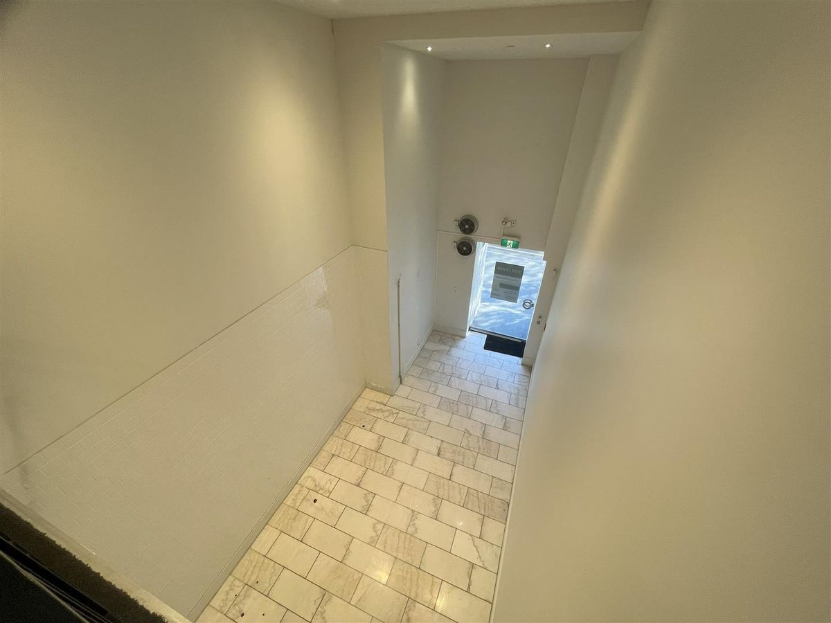 CBRE - Queen St Value Retail – další