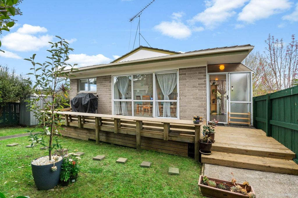 Property value 1/58 Mirrabooka Avenue, Botany Downs realestate.co.nz