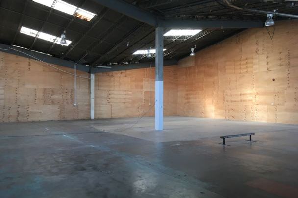 Could be a Showroom - Fler