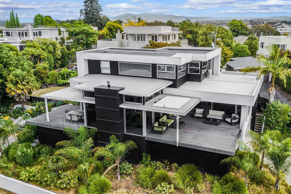 Property value 133 Lake Crescent, Hamilton Lake realestate.co.nz