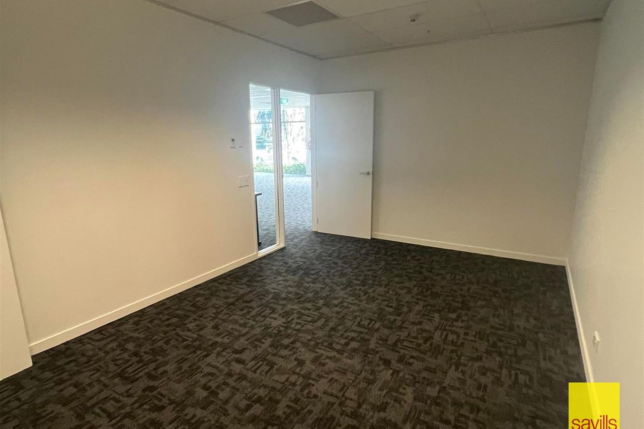 Large Ground Floor Area Available - Aanzicht 4