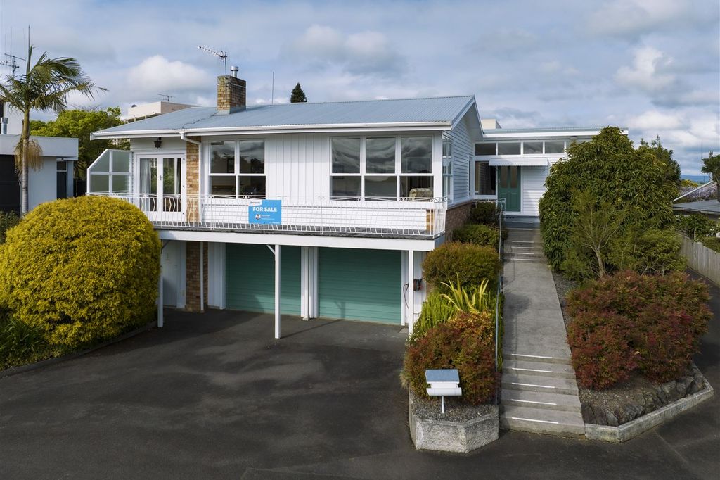 Property value 135 Lake Crescent, Hamilton Lake realestate.co.nz