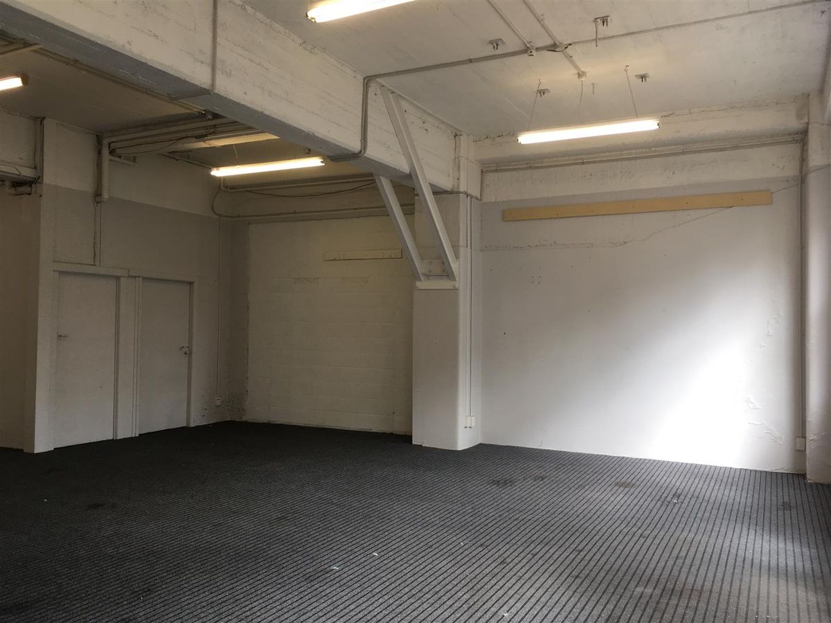 Could be Showroom / Retail / Office - Flere