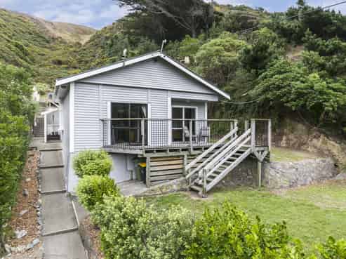 1015 Makara Road, Makara