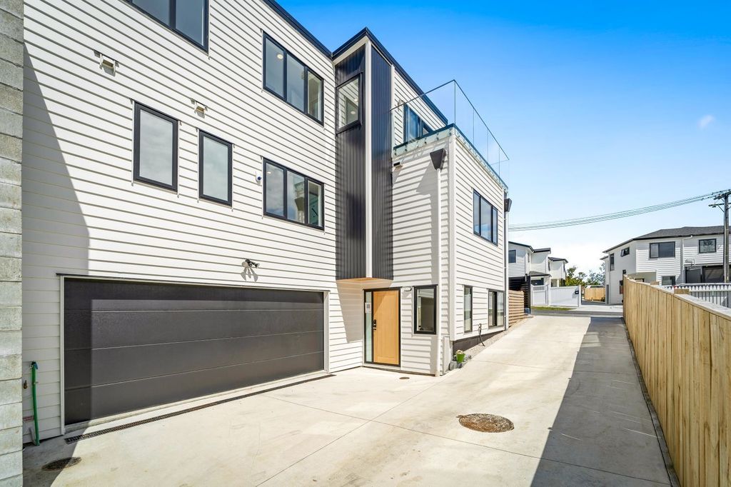 Property value 30 Windermere Crescent, Blockhouse Bay realestate.co.nz