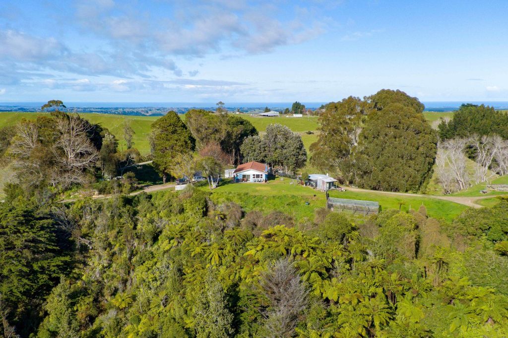 Property value 1304 Tokomaru East Road, Brunswick realestate.co.nz