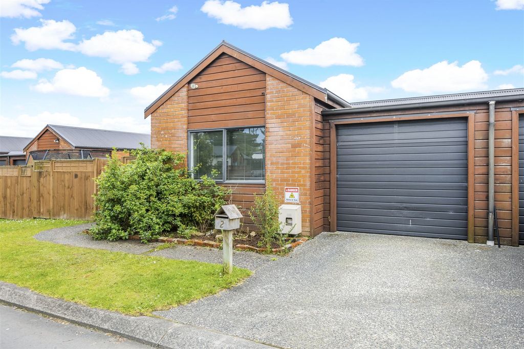 Sold 2/167 Whitney Street, Blockhouse Bay realestate.co.nz