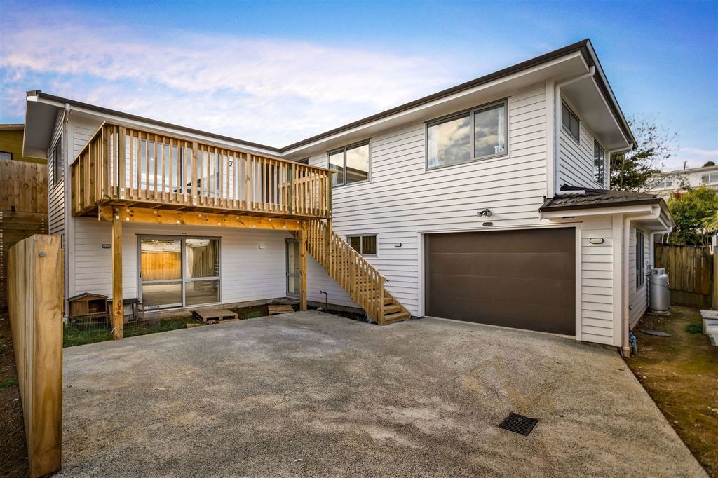 Property value 31B Helleur Road, Massey realestate.co.nz
