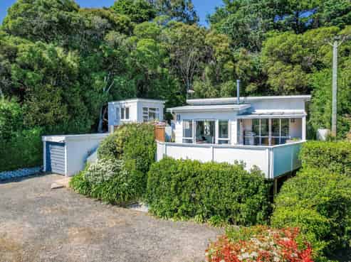 3 Bayview Crescent, Duvauchelle