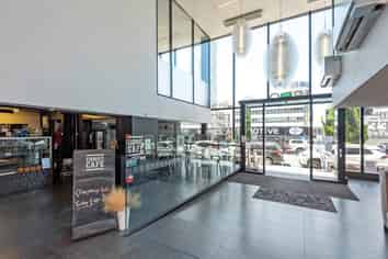 OUTSTANDING TAKAPUNA TROPHY - BDO TOWER
