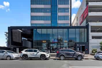 OUTSTANDING TAKAPUNA TROPHY - BDO TOWER
